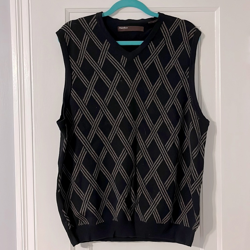 Men’s Perry Ellis Sweater Vest crisscross pattern